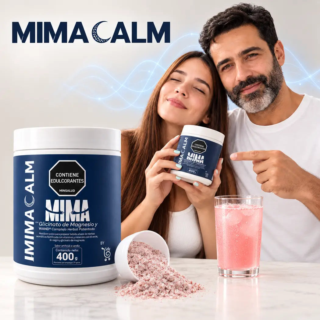 Pareja relajada con su frasco de MIMACALM, el polvo sabor sandía y un vaso ya preparado