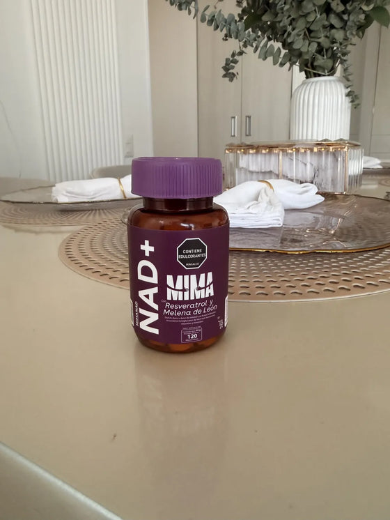 Frasco de MIMANAD sobre una mesa